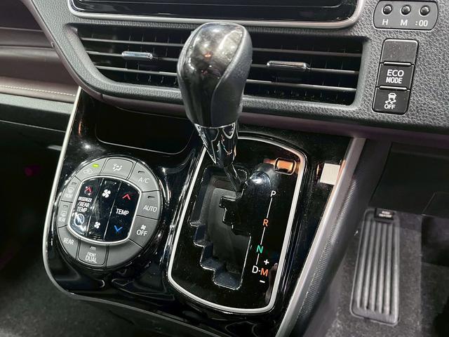 エスクァイア Ｇｉ　トヨタセーフティセンス（後期型）（両側パワースライド）（フリップダウンモニター）（黒革シート）（純正ＳＤナビ）（クルーズコントロール）（シートヒーター）（バックカメラ）（ＥＴＣ）（純正１５インチＡＷ）（38枚目）