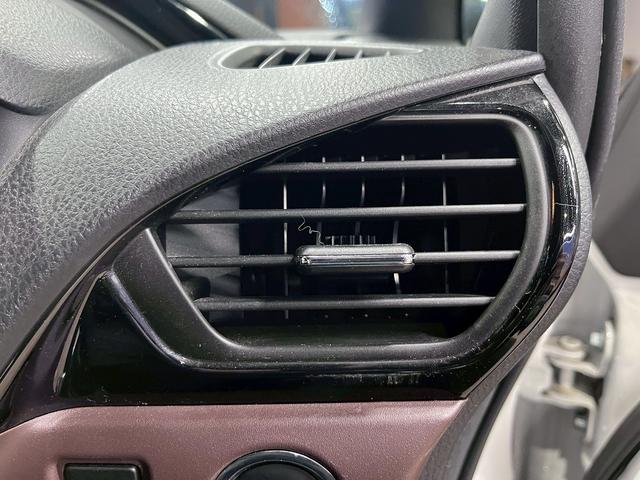 エスクァイア Ｇｉ　トヨタセーフティセンス（後期型）（両側パワースライド）（フリップダウンモニター）（黒革シート）（純正ＳＤナビ）（クルーズコントロール）（シートヒーター）（バックカメラ）（ＥＴＣ）（純正１５インチＡＷ）（41枚目）