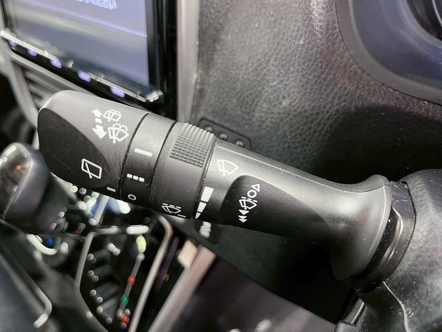 エスクァイア Ｇｉ　トヨタセーフティセンス（後期型）（両側パワースライド）（フリップダウンモニター）（黒革シート）（純正ＳＤナビ）（クルーズコントロール）（シートヒーター）（バックカメラ）（ＥＴＣ）（純正１５インチＡＷ）（44枚目）
