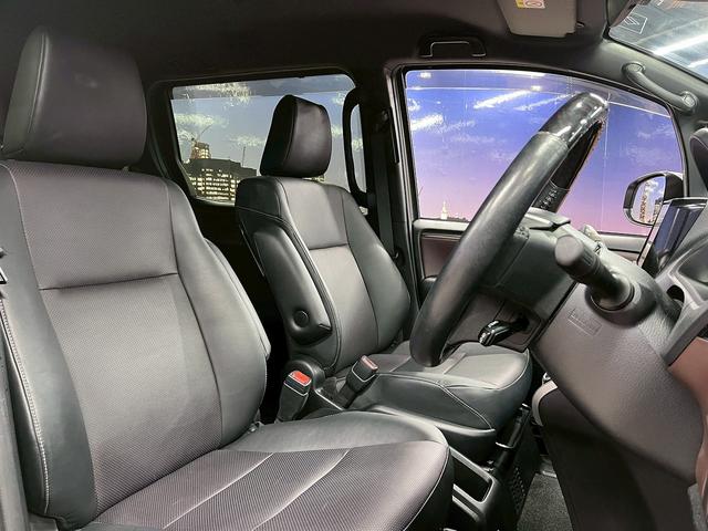 エスクァイア ハイブリッドＧｉ　（禁煙車）（後期型）（両側パワースライド）（黒革シート）（社外メモリーナビ）（レーンアシスト）（オートマチックハイビーム）（シートヒーター）（バックカメラ）（ビルトインＥＴＣ）（純正１５インチＡＷ）（17枚目）