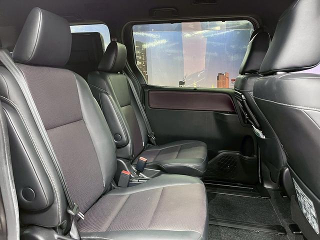 エスクァイア ハイブリッドＧｉ　（禁煙車）（後期型）（両側パワースライド）（黒革シート）（社外メモリーナビ）（レーンアシスト）（オートマチックハイビーム）（シートヒーター）（バックカメラ）（ビルトインＥＴＣ）（純正１５インチＡＷ）（18枚目）