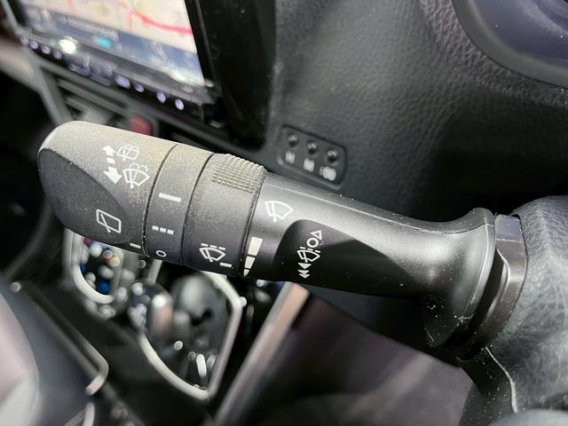 エスクァイア ハイブリッドＧｉ　（禁煙車）（後期型）（両側パワースライド）（黒革シート）（社外メモリーナビ）（レーンアシスト）（オートマチックハイビーム）（シートヒーター）（バックカメラ）（ビルトインＥＴＣ）（純正１５インチＡＷ）（36枚目）