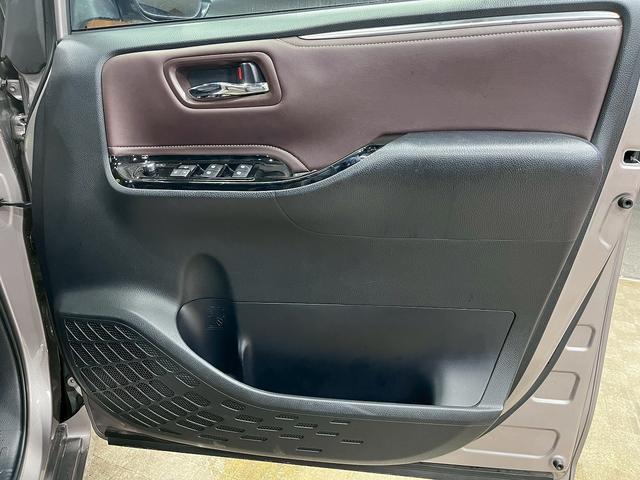 エスクァイア ハイブリッドＧｉ　（禁煙車）（後期型）（両側パワースライド）（黒革シート）（社外メモリーナビ）（レーンアシスト）（オートマチックハイビーム）（シートヒーター）（バックカメラ）（ビルトインＥＴＣ）（純正１５インチＡＷ）（41枚目）