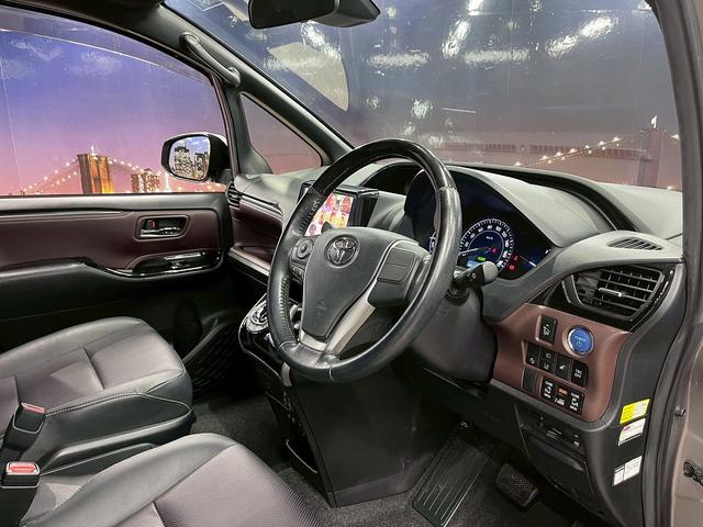 エスクァイア ハイブリッドＧｉ　（禁煙車）（後期型）（両側パワースライド）（黒革シート）（社外メモリーナビ）（レーンアシスト）（オートマチックハイビーム）（シートヒーター）（バックカメラ）（ビルトインＥＴＣ）（純正１５インチＡＷ）（56枚目）