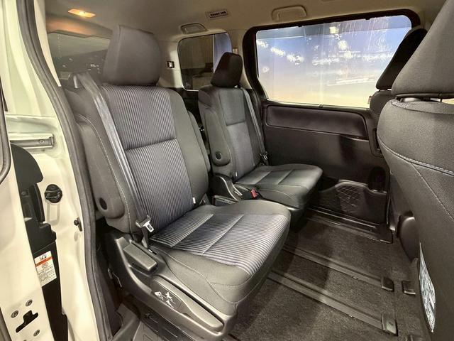 ヴォクシー ＺＳ　煌　（禁煙車）（両側パワースライド）（純正ＳＤナビ）（バックカメラ）（ビルトインＥＴＣ）（ＬＥＤヘッド）（スマートキー＆プッシュスタート）（Ｂｌｕｅｔｏｏｔｈ対応）（ウォークスルー）（純正１６インチＡＷ）（17枚目）