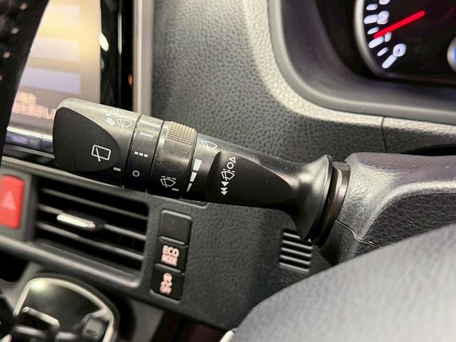 ヴォクシー ＺＳ　煌　（禁煙車）（両側パワースライド）（純正ＳＤナビ）（バックカメラ）（ビルトインＥＴＣ）（ＬＥＤヘッド）（スマートキー＆プッシュスタート）（Ｂｌｕｅｔｏｏｔｈ対応）（ウォークスルー）（純正１６インチＡＷ）（28枚目）