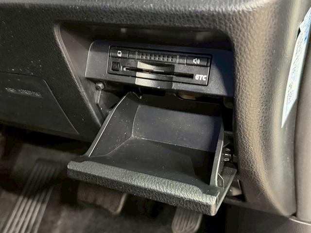 ヴォクシー ＺＳ　煌　（禁煙車）（両側パワースライド）（純正ＳＤナビ）（バックカメラ）（ビルトインＥＴＣ）（ＬＥＤヘッド）（スマートキー＆プッシュスタート）（Ｂｌｕｅｔｏｏｔｈ対応）（ウォークスルー）（純正１６インチＡＷ）（31枚目）