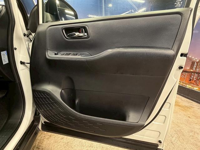 ヴォクシー ＺＳ　煌　（禁煙車）（両側パワースライド）（純正ＳＤナビ）（バックカメラ）（ビルトインＥＴＣ）（ＬＥＤヘッド）（スマートキー＆プッシュスタート）（Ｂｌｕｅｔｏｏｔｈ対応）（ウォークスルー）（純正１６インチＡＷ）（34枚目）