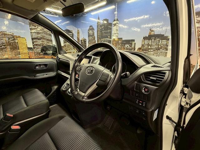 ヴォクシー ＺＳ　煌　（禁煙車）（両側パワースライド）（純正ＳＤナビ）（バックカメラ）（ビルトインＥＴＣ）（ＬＥＤヘッド）（スマートキー＆プッシュスタート）（Ｂｌｕｅｔｏｏｔｈ対応）（ウォークスルー）（純正１６インチＡＷ）（35枚目）