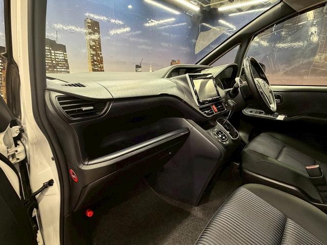 ヴォクシー ＺＳ　煌　（禁煙車）（両側パワースライド）（純正ＳＤナビ）（バックカメラ）（ビルトインＥＴＣ）（ＬＥＤヘッド）（スマートキー＆プッシュスタート）（Ｂｌｕｅｔｏｏｔｈ対応）（ウォークスルー）（純正１６インチＡＷ）（41枚目）