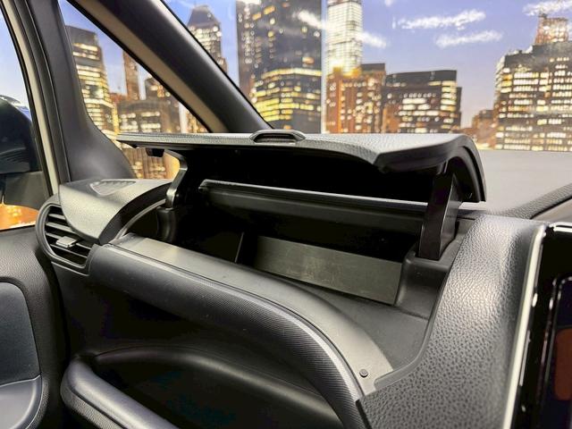 ヴォクシー ＺＳ　煌　（禁煙車）（両側パワースライド）（純正ＳＤナビ）（バックカメラ）（ビルトインＥＴＣ）（ＬＥＤヘッド）（スマートキー＆プッシュスタート）（Ｂｌｕｅｔｏｏｔｈ対応）（ウォークスルー）（純正１６インチＡＷ）（59枚目）