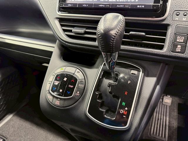 ヴォクシー ＺＳ　煌　（禁煙車）（両側パワースライド）（純正ＳＤナビ）（バックカメラ）（ビルトインＥＴＣ）（ＬＥＤヘッド）（スマートキー＆プッシュスタート）（Ｂｌｕｅｔｏｏｔｈ対応）（ウォークスルー）（純正１６インチＡＷ）（61枚目）