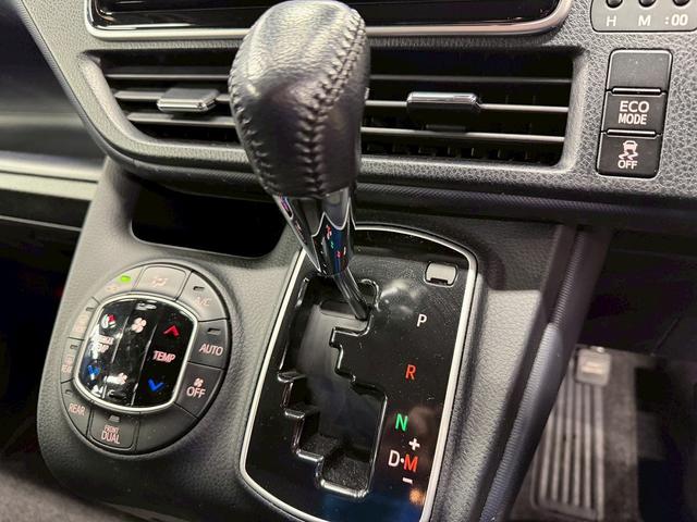 ヴォクシー ＺＳ　煌　（禁煙車）（両側パワースライド）（純正ＳＤナビ）（バックカメラ）（ビルトインＥＴＣ）（ＬＥＤヘッド）（スマートキー＆プッシュスタート）（Ｂｌｕｅｔｏｏｔｈ対応）（ウォークスルー）（純正１６インチＡＷ）（62枚目）