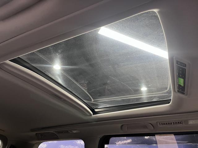 ヴェルファイア ２．４Ｚ　Ｇエディション　（禁煙車）（後期型）（サンルーフ）（黒革シート）（両側パワースライド）（純正ＳＤナビ）（クルコン）（コーナーセンサー）（シートヒーター）（シートメモリー）（電動リアゲート）（純正１８インチＡＷ）（9枚目）