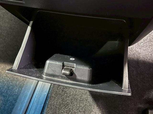 アルファード ２．５Ｓ　Ａパッケージ　（禁煙車）（両側パワースライドドア）（アルパインナビ）（アルパインフリップダウンモニター）（クルーズコントロール）（クリアランスソナー）（ビルトインＥＴＣ）（バックカメラ）（純正１８インチＡＷ）（28枚目）