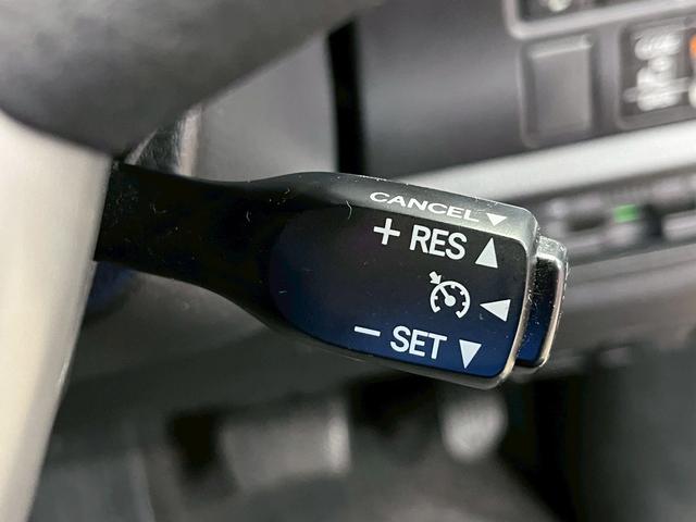 �������H�ŕ֗��ȁy�N���[�Y�R���g���[���z�������ς݁B�A�N�Z���𗣂��Ă���葬�x�ő��s���ł��鑕���ł��B�����������X�C�b�`����łn�j�ł��B