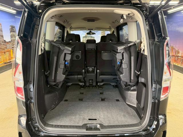 セレナ ハイウェイスターＶ　（禁煙車）（後期型）（両側パワースライド）（純正ＳＤナビ）（全周囲カメラ）（クルーズコントロール）（コーナーセンサー）（ビルトインＥＴＣ）（ＬＥＤヘッド）（アイドリングストップ）（純正１６インチＡＷ）（17枚目）