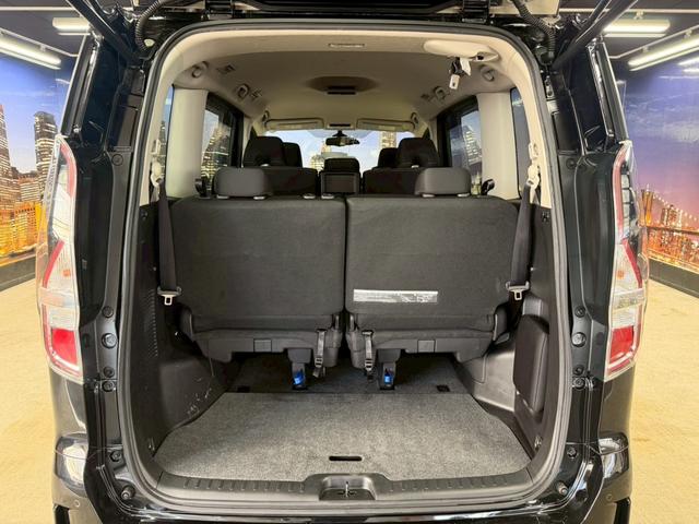 セレナ ハイウェイスターＶ　（禁煙車）（後期型）（両側パワースライド）（純正ＳＤナビ）（全周囲カメラ）（クルーズコントロール）（コーナーセンサー）（ビルトインＥＴＣ）（ＬＥＤヘッド）（アイドリングストップ）（純正１６インチＡＷ）（18枚目）