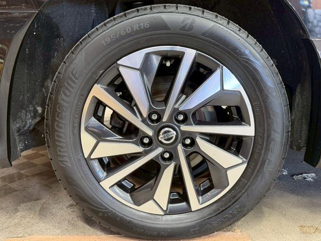 セレナ ハイウェイスターＶ　（禁煙車）（後期型）（両側パワースライド）（純正ＳＤナビ）（全周囲カメラ）（クルーズコントロール）（コーナーセンサー）（ビルトインＥＴＣ）（ＬＥＤヘッド）（アイドリングストップ）（純正１６インチＡＷ）（53枚目）