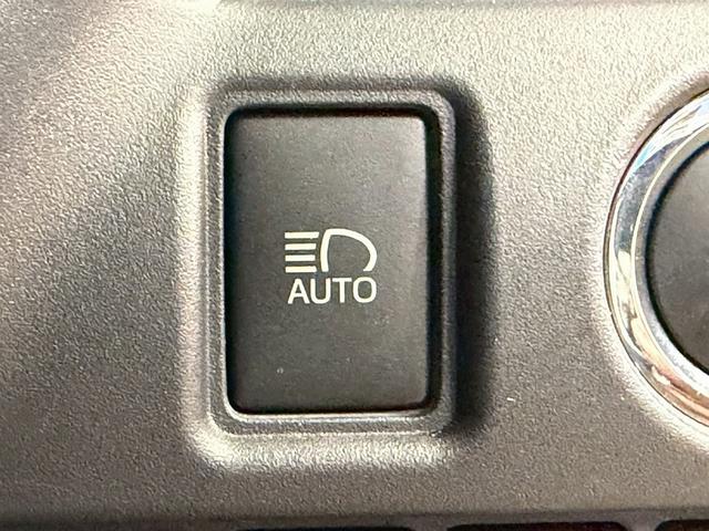 �y�I�[�g�}�`�b�N�n�C�r�[���z��s�Ԃ�Ό��Ԃ̃��C�g��F�����A�n�C�r�[���ƃ��[�r�[���������Ő؂�ւ��A�铹�̎��E���m�ۂ��܂���