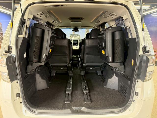 ヴェルファイア ２．４Ｚ　ゴールデンアイズＩＩ　（禁煙車）（後期型）（７人乗り）（両側パワースライド）（純正ＳＤナビ）（バックカメラ）（電動リアゲート）（黒ハーフレザー）（クリアランスソナー）（フリップダウン）（ＥＴＣ）（純正１８インチＡＷ）（22枚目）