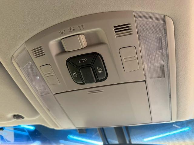 ヴェルファイア ２．４Ｚ　ゴールデンアイズＩＩ　（禁煙車）（後期型）（７人乗り）（両側パワースライド）（純正ＳＤナビ）（バックカメラ）（電動リアゲート）（黒ハーフレザー）（クリアランスソナー）（フリップダウン）（ＥＴＣ）（純正１８インチＡＷ）（32枚目）