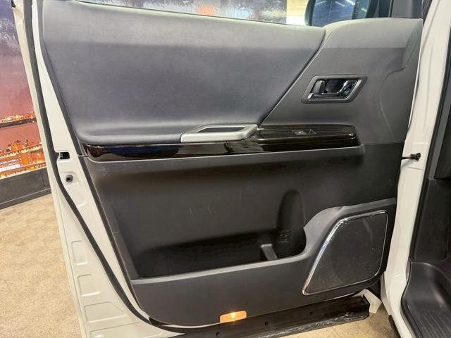 ヴェルファイア ２．４Ｚ　ゴールデンアイズＩＩ　（禁煙車）（後期型）（７人乗り）（両側パワースライド）（純正ＳＤナビ）（バックカメラ）（電動リアゲート）（黒ハーフレザー）（クリアランスソナー）（フリップダウン）（ＥＴＣ）（純正１８インチＡＷ）（35枚目）