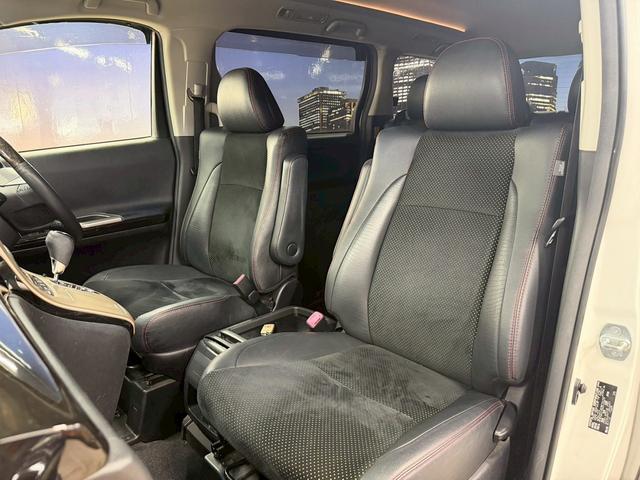 ヴェルファイア ２．４Ｚ　ゴールデンアイズＩＩ　（禁煙車）（後期型）（７人乗り）（両側パワースライド）（純正ＳＤナビ）（バックカメラ）（電動リアゲート）（黒ハーフレザー）（クリアランスソナー）（フリップダウン）（ＥＴＣ）（純正１８インチＡＷ）（38枚目）