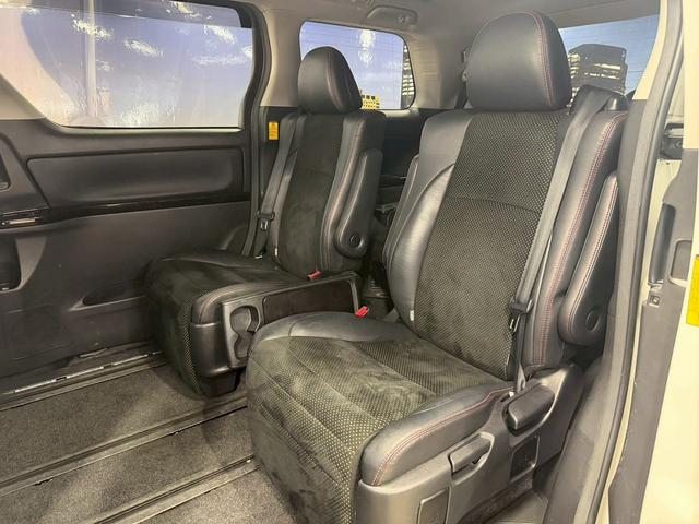 ヴェルファイア ２．４Ｚ　ゴールデンアイズＩＩ　（禁煙車）（後期型）（７人乗り）（両側パワースライド）（純正ＳＤナビ）（バックカメラ）（電動リアゲート）（黒ハーフレザー）（クリアランスソナー）（フリップダウン）（ＥＴＣ）（純正１８インチＡＷ）（42枚目）