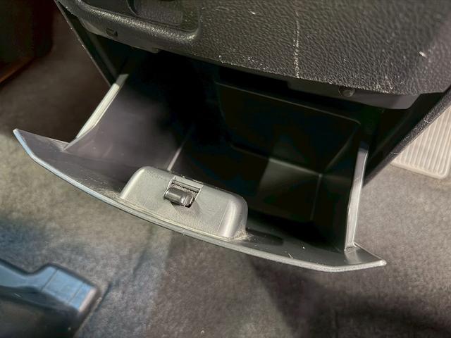 ヴェルファイア ２．４Ｚ　ゴールデンアイズＩＩ　（禁煙車）（後期型）（７人乗り）（両側パワースライド）（純正ＳＤナビ）（バックカメラ）（電動リアゲート）（黒ハーフレザー）（クリアランスソナー）（フリップダウン）（ＥＴＣ）（純正１８インチＡＷ）（43枚目）
