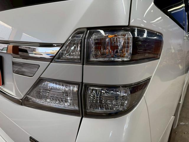 ヴェルファイア ２．４Ｚ　ゴールデンアイズＩＩ　（禁煙車）（後期型）（７人乗り）（両側パワースライド）（純正ＳＤナビ）（バックカメラ）（電動リアゲート）（黒ハーフレザー）（クリアランスソナー）（フリップダウン）（ＥＴＣ）（純正１８インチＡＷ）（44枚目）