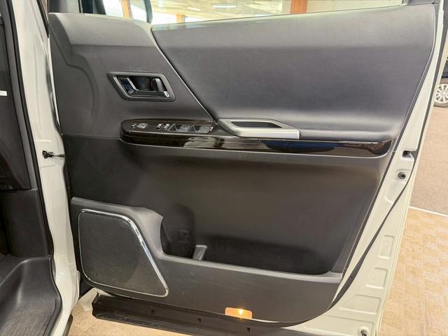 ヴェルファイア ２．４Ｚ　ゴールデンアイズＩＩ　（禁煙車）（後期型）（７人乗り）（両側パワースライド）（純正ＳＤナビ）（バックカメラ）（電動リアゲート）（黒ハーフレザー）（クリアランスソナー）（フリップダウン）（ＥＴＣ）（純正１８インチＡＷ）（48枚目）