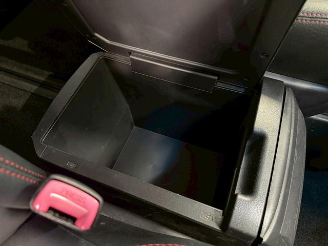 ヴェルファイア ２．４Ｚ　ゴールデンアイズＩＩ　（禁煙車）（後期型）（７人乗り）（両側パワースライド）（純正ＳＤナビ）（バックカメラ）（電動リアゲート）（黒ハーフレザー）（クリアランスソナー）（フリップダウン）（ＥＴＣ）（純正１８インチＡＷ）（52枚目）