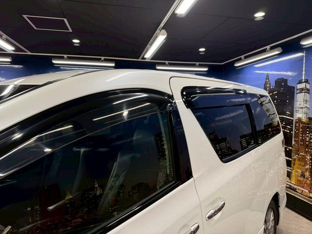 ヴェルファイア ２．４Ｚ　ゴールデンアイズＩＩ　（禁煙車）（後期型）（７人乗り）（両側パワースライド）（純正ＳＤナビ）（バックカメラ）（電動リアゲート）（黒ハーフレザー）（クリアランスソナー）（フリップダウン）（ＥＴＣ）（純正１８インチＡＷ）（56枚目）