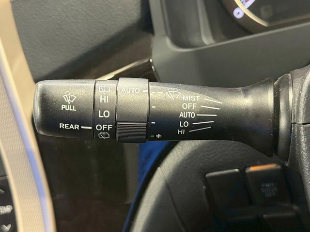 ヴェルファイア ２．４Ｚ　ゴールデンアイズＩＩ　（禁煙車）（後期型）（７人乗り）（両側パワースライド）（純正ＳＤナビ）（バックカメラ）（電動リアゲート）（黒ハーフレザー）（クリアランスソナー）（フリップダウン）（ＥＴＣ）（純正１８インチＡＷ）（58枚目）