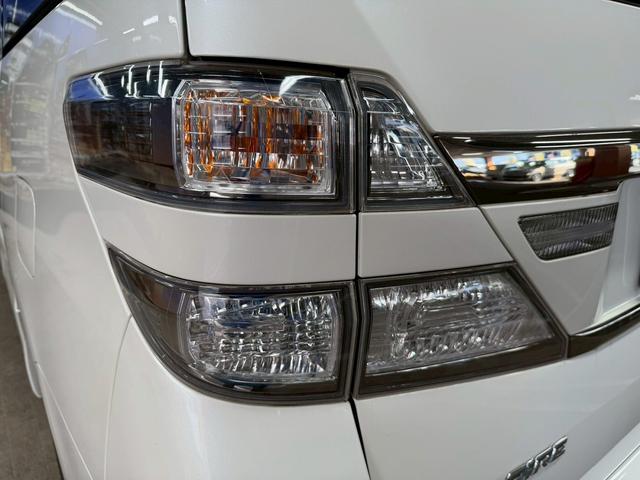 ヴェルファイア ２．４Ｚ　ゴールデンアイズＩＩ　（禁煙車）（後期型）（７人乗り）（両側パワースライド）（純正ＳＤナビ）（バックカメラ）（電動リアゲート）（黒ハーフレザー）（クリアランスソナー）（フリップダウン）（ＥＴＣ）（純正１８インチＡＷ）（64枚目）