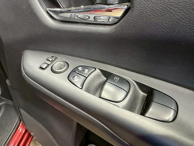 セレナ ｅ－パワー　ハイウェイスターＶ　セーフティパックＡ　（禁煙車）（後期型）（８人乗り）（プロパイロット）（両側パワースライド）（純正ＳＤナビ）（アラウンドビュー）（レーダークルーズ）（コーナーセンサー）（スマートキー）（ＥＴＣ）（純正１５インチＡＷ）（32枚目）