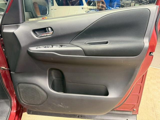 セレナ ｅ－パワー　ハイウェイスターＶ　セーフティパックＡ　（禁煙車）（後期型）（８人乗り）（プロパイロット）（両側パワースライド）（純正ＳＤナビ）（アラウンドビュー）（レーダークルーズ）（コーナーセンサー）（スマートキー）（ＥＴＣ）（純正１５インチＡＷ）（43枚目）