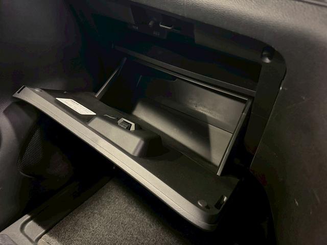 セレナ ｅ－パワー　ハイウェイスターＶ　セーフティパックＡ　（禁煙車）（後期型）（８人乗り）（プロパイロット）（両側パワースライド）（純正ＳＤナビ）（アラウンドビュー）（レーダークルーズ）（コーナーセンサー）（スマートキー）（ＥＴＣ）（純正１５インチＡＷ）（44枚目）