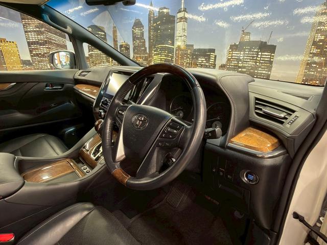 ヴェルファイア ３．５エグゼクティブラウンジ　トヨタセーフティ（禁煙車）（黒本革）（両側電動スライドドア）（ＪＢＬサウンド）（純正ナビ）（フリップダウンモニター）（全方位カメラ）（パワーシート）（シートヒーター）（シートクーラー）（純正１７ＡＷ）（59枚目）