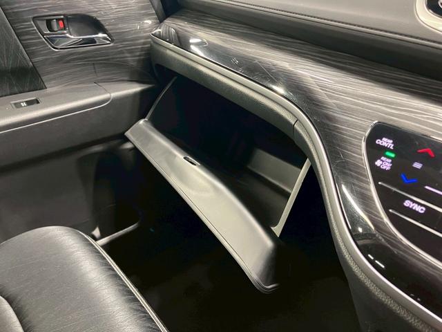 オデッセイ アブソルート・ＥＸ　（禁煙車）（両側パワースライドドア）（純正ナビ）（バックカメラ）（クルーズコントロール）（パワーシート）（キャプテンシート）（オットマン）（アイドリングストップ）（純正１８インチＡＷ）（39枚目）