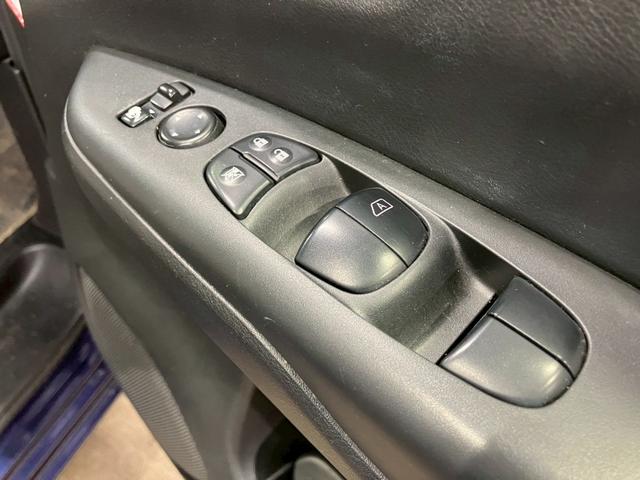 セレナ ハイウェイスター　（禁煙車）（純正ＳＤナビ）（バック＆サイドカメラ））（左側電動スライドドア）（クルーズコントロール）（ウォークスルー）（３列シート）（スマートキー）（ＬＥＤヘッドライト）（純正１６インチＡＷ）（32枚目）