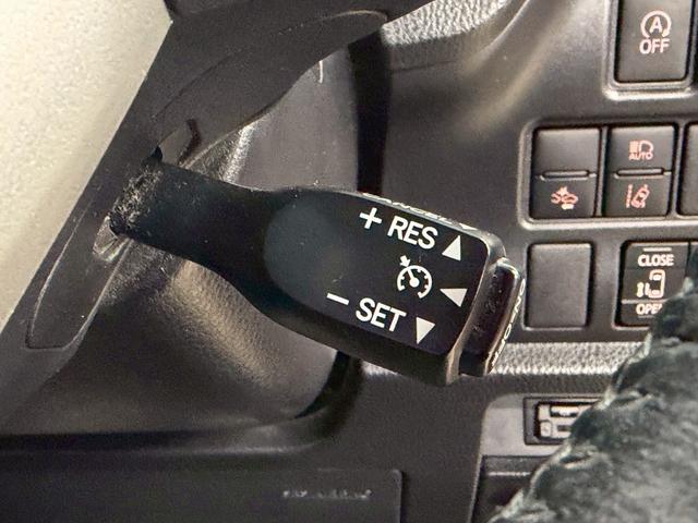 ヴォクシー ＺＳ　トヨタセーフティ（禁煙車）（両側パワースライドドア）（アルパイン製ナビ）（アルパイン製後席モニター）（クルーズコントロール）（バックカメラ）（ＥＴＣ）（オートマチックハイビーム）（純正１６インチＡＷ）（11枚目）