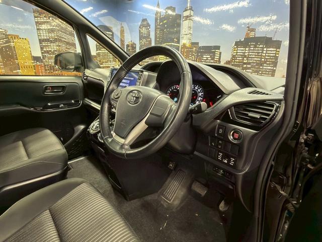 ヴォクシー ＺＳ　トヨタセーフティ（禁煙車）（両側パワースライドドア）（アルパイン製ナビ）（アルパイン製後席モニター）（クルーズコントロール）（バックカメラ）（ＥＴＣ）（オートマチックハイビーム）（純正１６インチＡＷ）（32枚目）