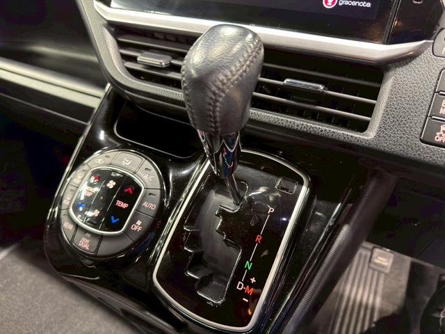 ヴォクシー ＺＳ　トヨタセーフティ（禁煙車）（両側パワースライドドア）（アルパイン製ナビ）（アルパイン製後席モニター）（クルーズコントロール）（バックカメラ）（ＥＴＣ）（オートマチックハイビーム）（純正１６インチＡＷ）（54枚目）