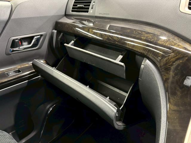 ヴェルファイア ２．４Ｚ　ゴールデンアイズＩＩ　（禁煙車）（後期型）（黒半革）（両側パワースライドドア）（イクリプスナビ）（フリップダウンモニター）（パワーバックドア）（バックカメラ）（ＥＴＣ）（キャプテンシート）（オットマン）（純正１８インチＡＷ（41枚目）