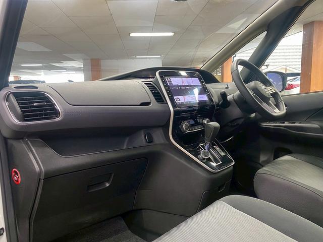 セレナ ハイウェイスターＶ　（禁煙車）（後期型）（プロパイロット）（両側パワースライドドア）（純正ナビ）（アラウンドビューモニター）（レーダークルーズ）（デジタルインナーミラー）（フリップダウンモニター）（純正１６インチＡＷ）（32枚目）