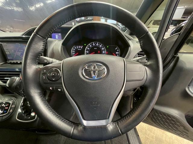 ノア Ｓｉ　（禁煙車）（両側パワースライドドア）（社外ナビ）（バックカメラ）（ＬＥＤヘッドライト）（アイドリングストップ）（オートライト）（ステアリングスイッチ）（ＥＴＣ）（フォグライト）（純正１６インチＡＷ）（35枚目）