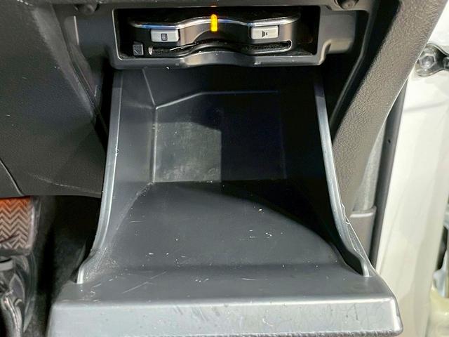 ヴェルファイア ２．４Ｚ　プラチナムセレクション　（禁煙車）（両側パワースライドドア）（後席モニター）（純正ＨＤＤナビ）（コーナーセンサー）（バックカメラ）（電動リアゲート）（ビルトインＥＴＣ）（フルセグＴＶ）（純正１８インチＡＷ）（37枚目）