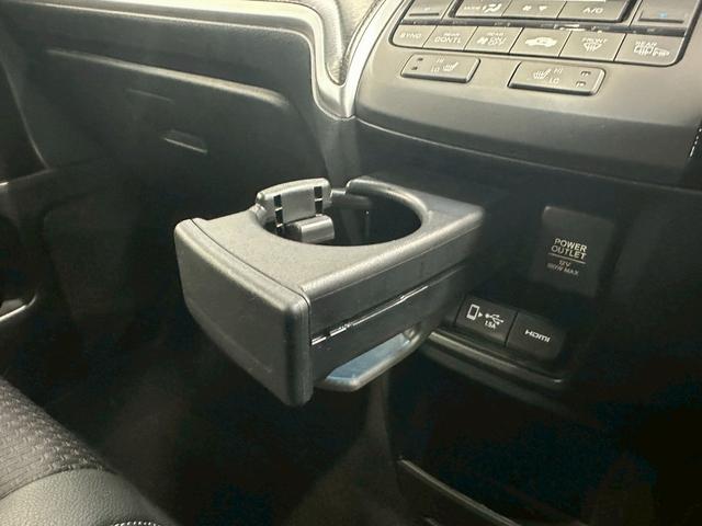 ステップワゴンスパーダ スパーダハイブリッド　Ｇ・ＥＸ　ホンダセンシング　（禁煙車）（後期型）（両側パワースライド）（後席モニター）（メーカーＳＤナビ）（レーダークルーズ）（アラウンドビューモニター）（コーナーセンサー）（ビルトインＥＴＣ）（フルセグ）（純正１６インチＡＷ）（36枚目）